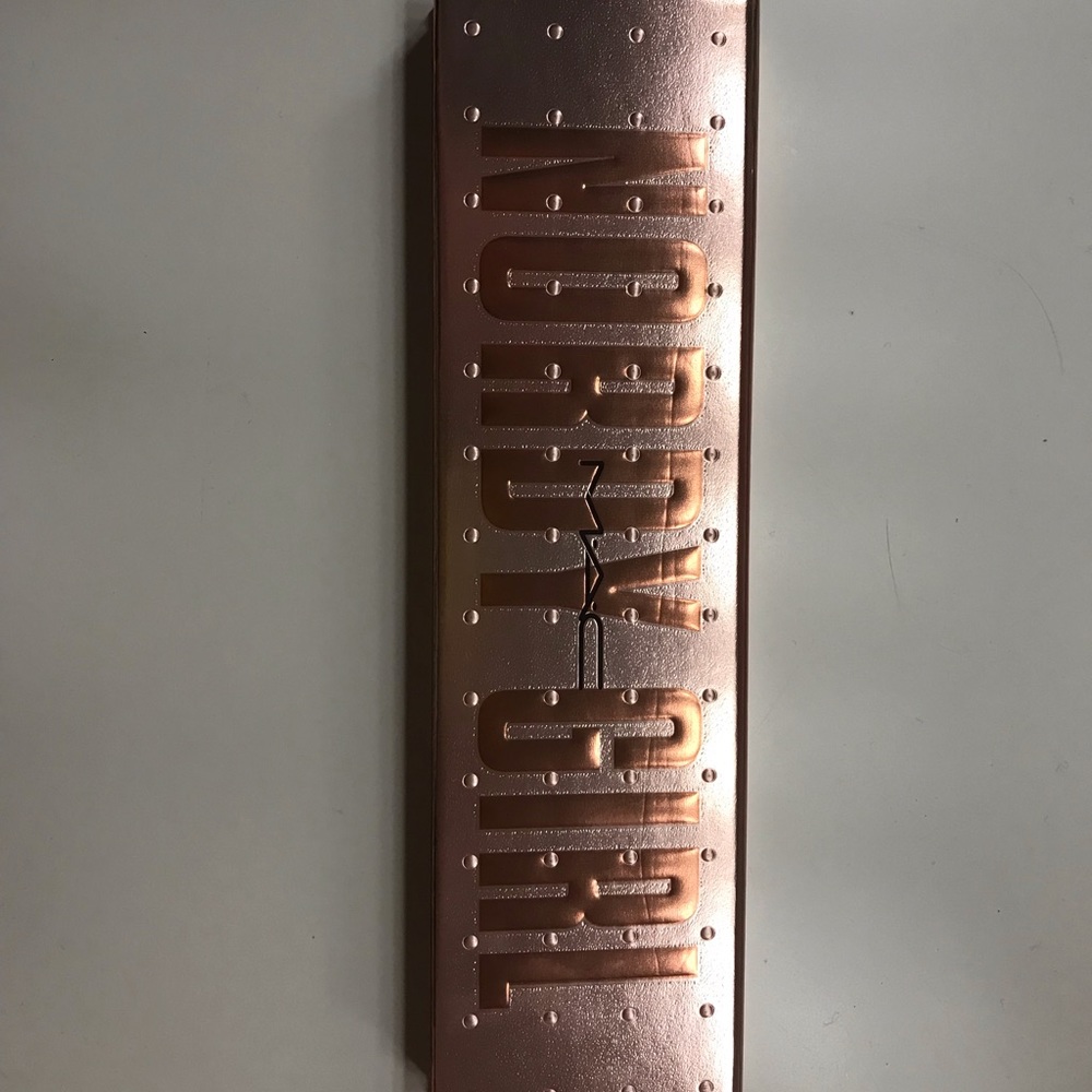 MAC Nordy Girl Makeup Palette and Mini Nomad Blush